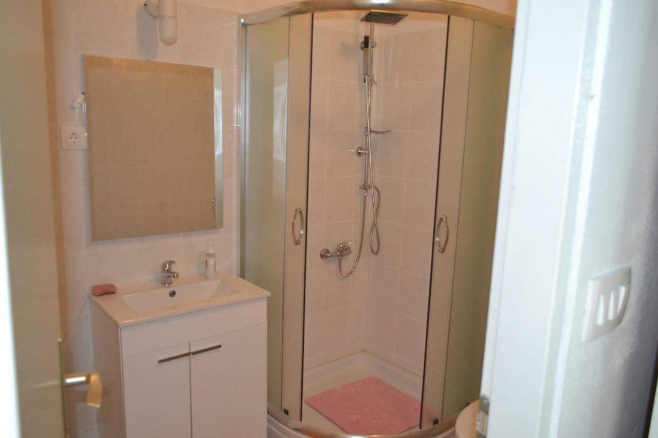 Apartments Martinis Віс Екстер'єр фото